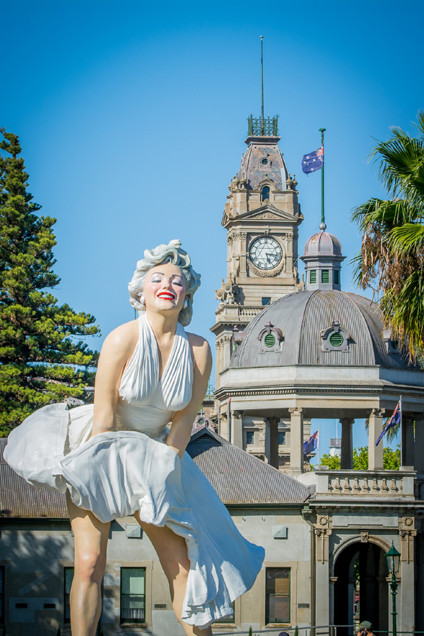 Put up a maypole in a village and every one will come out, an old saying goes. Put up a eight metre tall statue of Marilyn Monroe in a country town and expected 100,000 visitors and $11 million in economic benefits.  This is what Bendigo expects to accrue from its decision to import from the US on temporary loan the newly completed  steel and aluminium sculpture Forever Marilyn, by American artist Seward Johnson, and which required two containers to transport to Australia.