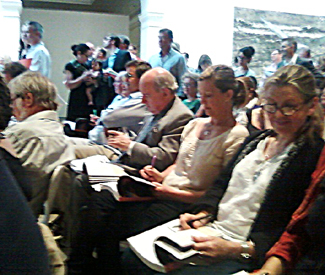 The 600 seats for the close to 600 lots at the estate sale of Ann Lewis AO at the Art Gallery of NSW were nowhere near enough as a torrent of people filled the expansive AGNSW main hall. A large number of art sofas and stools were hastily dragged out, and still there were many left standing.