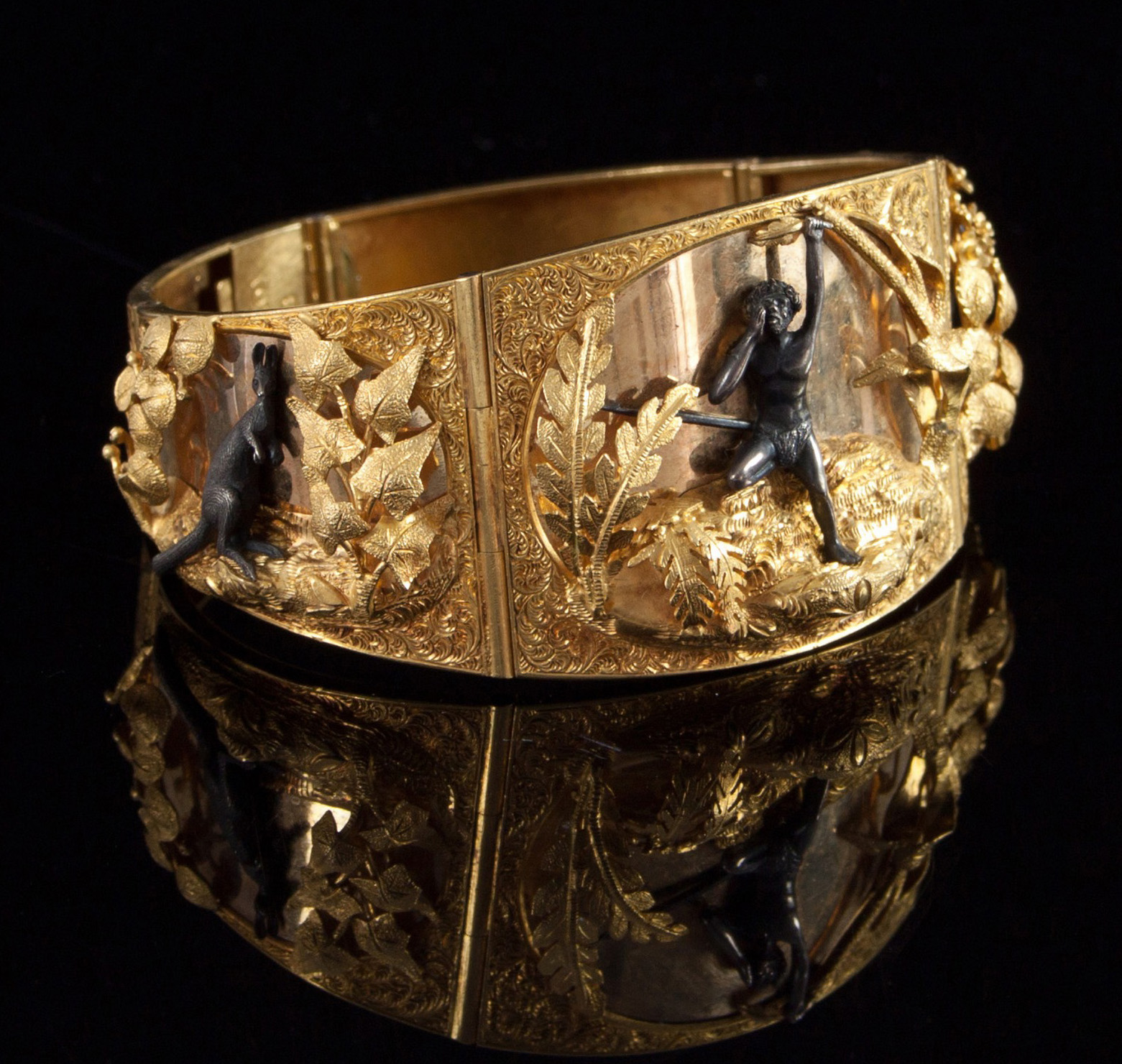 Australian sleepers are still being smoked out in foreign fields – internet or not. Two offerings have come to the attention of web based saleroom habitues attention lately. One was a group of attractive pieces of gold-fields jewellery in a UK regional auction in the heart of the Cotswolds, including a gold bracelet (above) which sold for £57,000 hammer, while the second was a hoard of objects offered in Tennessee associated with the American ship, the Shenandoah, that visited Melbourne during the Civil War